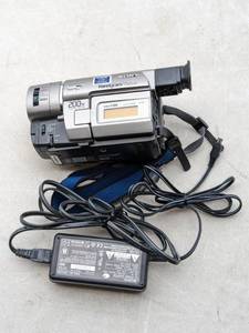 lot 9 image: Sony CCD-TRV37 Video Camera Recorder