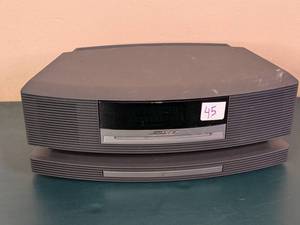 lot 45 image: Bose Wave Music System III & SoundTouch Pedestal