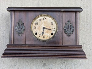 lot 54 image: Ingraham Mantel Clock