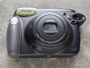 lot 67 image: Fujifilm Instax 210 Instant Film Camera