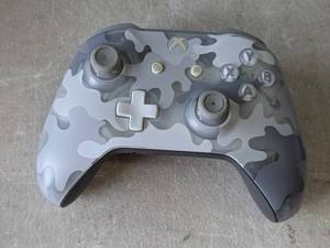 lot 77 image: Wireless Controller for XBOX One 1708