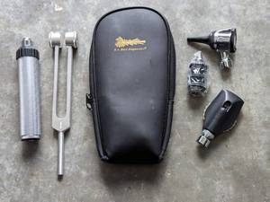 lot 79 image: R.A. Bock Diagnostic Kit Otoscope Ophthalmoscope, Faux Leather Case