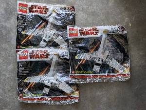 lot 91 image: Lot of 3 - Star Wars 20016 Imperial Shuttle - NEW