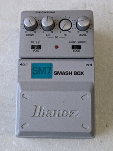 lot 102 image: IBanez SM7 Smash Box