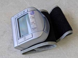 lot 108 image: Kroger BP3MK1-3KRO Blood Pressure Monitor