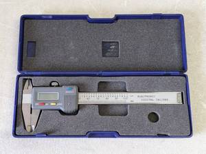 lot 120 image: Electronic Digital Caliper 0-100mm4 w Case