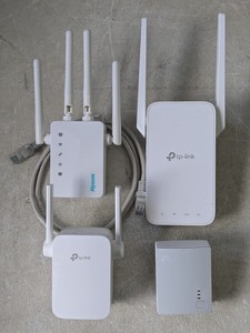 lot 134 image: Lot of 4 - Wifi Extender Bundle