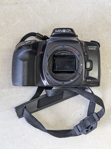 lot 139 image: Minolta MAXXUM 400si 35mm Film Camera Body Only