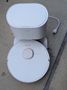 lot 142 image: Dreame Auto-Empty Robot Vacuum Robot RLS3D