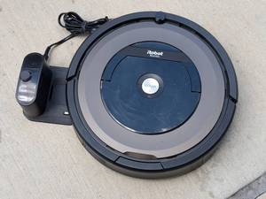 lot 150 image: iRobot Roomba 890 Vacuum w Charging Dock