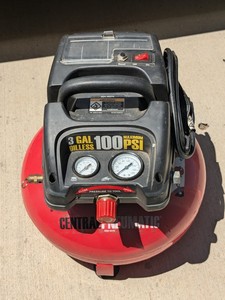 lot 160 image: Central Pneumatic 3 Gall Oilless 100 PSI Maximum Model 95275