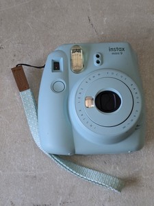 lot 168 image: Fujifilm Instax Mini 9 Film Camera