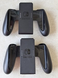 lot 201 image: Lot of 2 - Nintendo Switch Joy Con Controller Comfort Grip