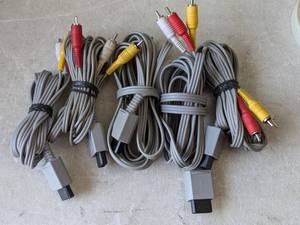 lot 205 image: Lot of 5 - Nintendo Wii Video Cable