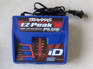 lot 211 image: Traxxas EZ-Peak Plus Battery Charger MC-40