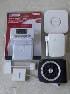 lot 228 image: Lot of 6 - Electronic Bundle Items