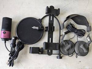 lot 229 image: Lot of 3 - Electronic Bundle Items
