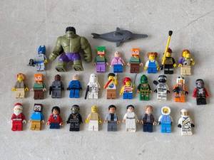 lot 236 image: Lot of 30 Lego Mini Action Figurine