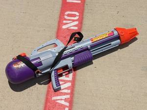 lot 260 image: Super Soaker Water Gun CPS 2000