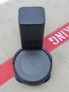 lot 272 image: iRobot Roomba i3 Vacuum
