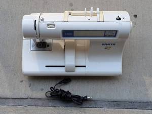 lot 280 image: White Sewing Machine W3300