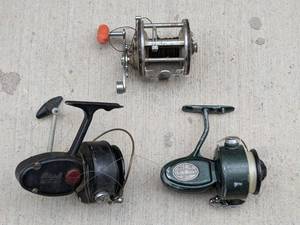 lot 286 image: Lot of 3 - Fishing Reels