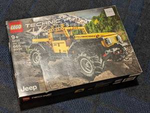 lot 300 image: Lego 42122 Jeep Wrangler Set - NEW
