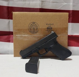 lot 102 image: Beautiful Glock 22 Gen 4 .40 S&W Pistol w Magazine