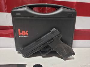 lot 352 image: Heckler & Koch HK P30L .40S&W Pistol w Magazine, Extra Grips, Case & More