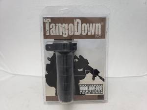 lot 920 image: Tango Down QD Vertical Grip   Black