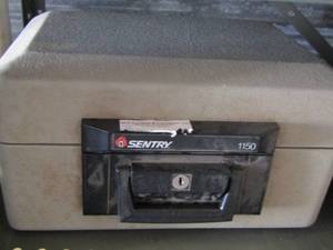 lot 65 image: Sentry 1150 safe ( NO KEY)