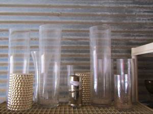 lot 109 image: Wedding dcor vases can be used for table center pieces, silver and gold in color