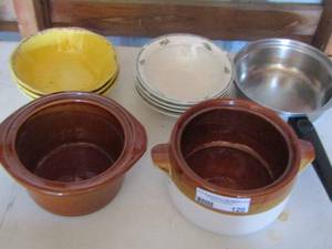 lot 120 image: Rival  Ceramic pot  J # 130303  -  double handled pot--  4 green leaf Oneida bowls- 3 plastic Tommy Bahama yellow bowls plus more