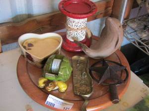 lot 121 image: Home dcor lot of all sorts