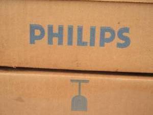 lot 27 image: Phillips fluorescent light bulbs 2 boxes both opened but still lots left
