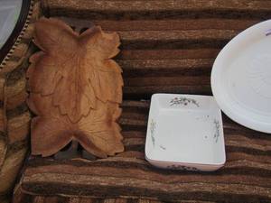 lot 135 image: Woodhill #19 floral design baking dish- wooden leaf platter, Turkey platter