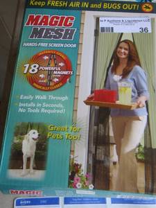 lot 36 image: magic mesh hands free screen door cover