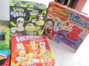 lot 39 image: game lot- don�t be greedy- Johnny the skull- gummy factory