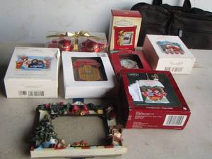 lot 41 image: Hallmark keepsake ornaments- and pic frames