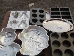 lot 163 image: Aluminum cake molds- some are for making cup cakes-