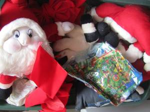 lot 171 image: Christmas Santas- lights and throw pillows