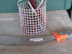 lot 49 image: Machete &  hand tools