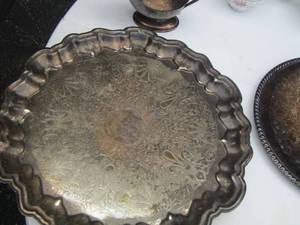 lot 57 image: Silver plate footed platter- silver plate gravy dish