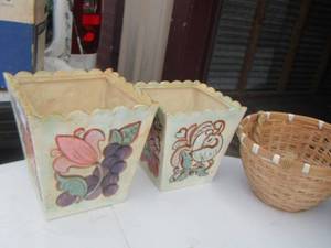 lot 184 image: handled wicker style plant hanger- 2 ceramic planters