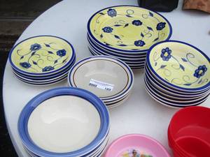 lot 189 image: kitchen lot- bowls , kids bowls- dinner plates- salad plates
