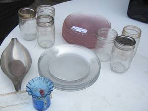 lot 190 image: 6 clear glass plates - 11 pink glass saucers - 6 mason jars two with lids