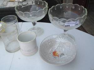 lot 196 image: 2 clear glass stands for table dcor- Star David bowl plus