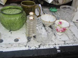 lot 199 image: Green vase,  2 tea cups,  covered crystal pieces, green mug