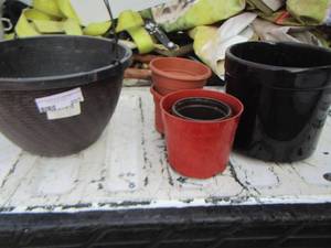 lot 203 image: pot planter lot