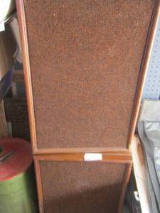 lot 41 image: 2 large stereo speakers brand unknown